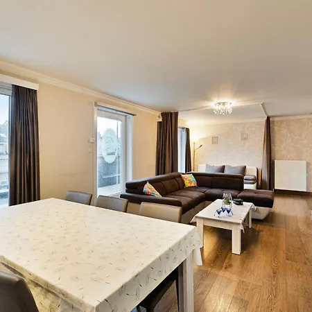 Zeebos 0401 Parking Apartament